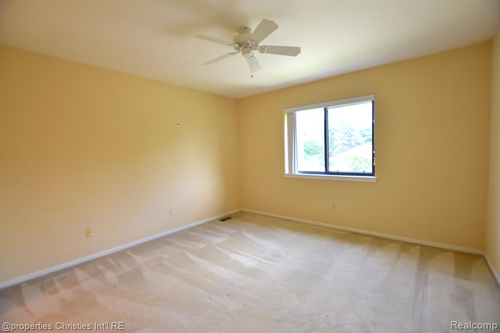 1752 S HILL Boulevard, Bloomfield Hills, MI 48304 — Photo 25