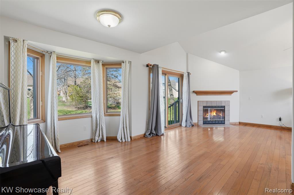 2015 Huntingdon Drive, Wixom, MI 48393 — Photo 9