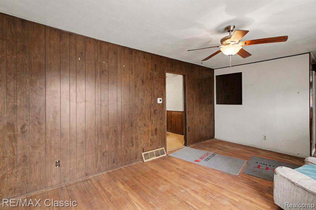 1076 Benstein Road, Commerce Twp, MI 48390 — Photo 15