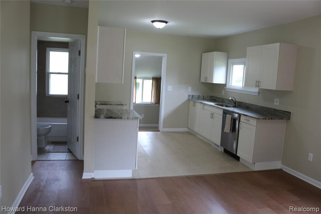 8 Maple Street, Oxford, MI 48371 — Photo 10