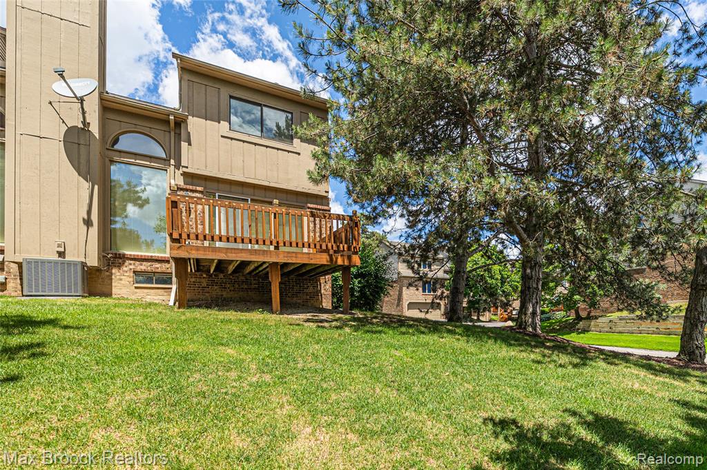 6452 Aspen Ridge Boulevard, West Bloomfield, MI — Photo 23