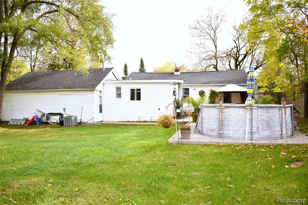 7400 Lawrence Street, Grand Blanc, MI 48439 — Photo 6