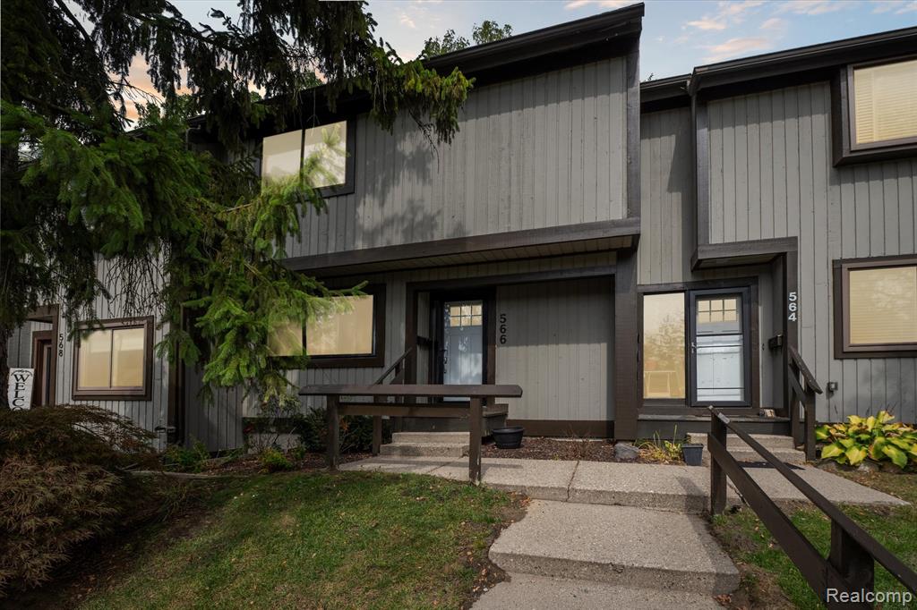 566 Foxboro Square, Brighton, MI 48116 — front exterior