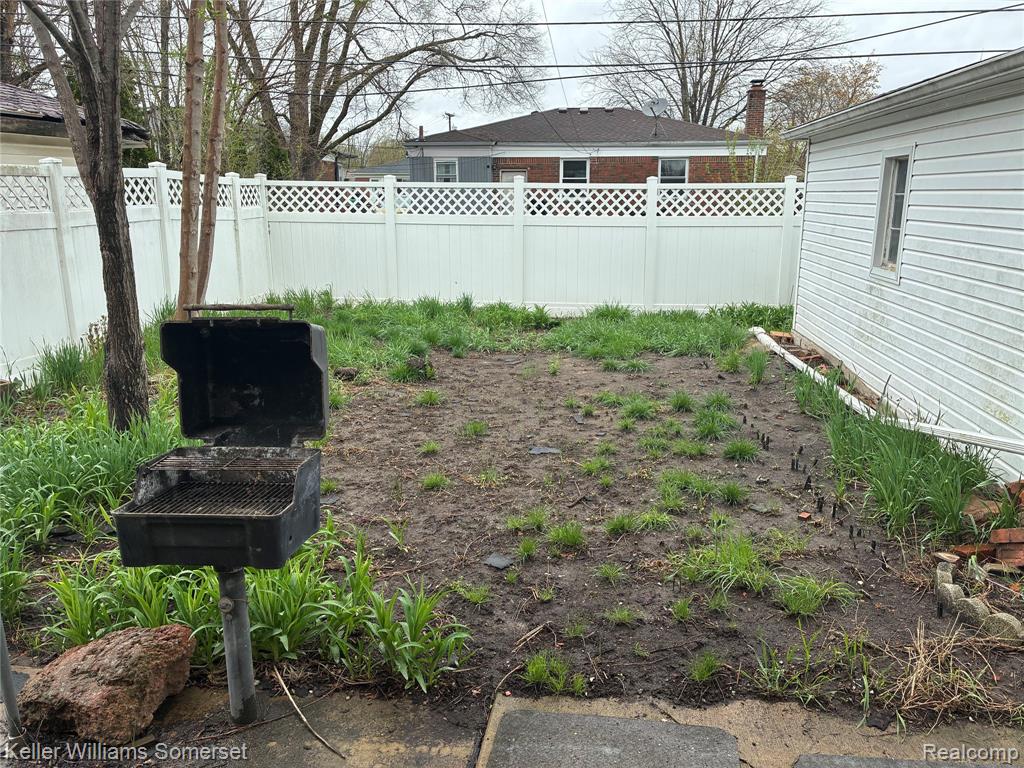 18031 Mott Avenue, Eastpointe, MI 48021 — Photo 9