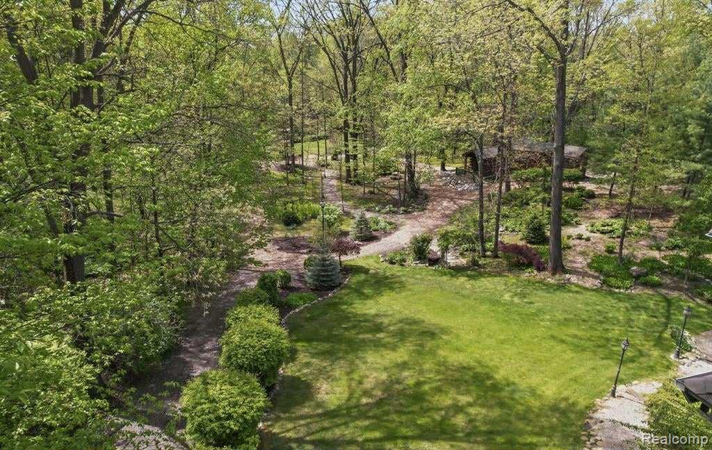 561 Valley Drive, Milford, MI 48381 — Photo 82