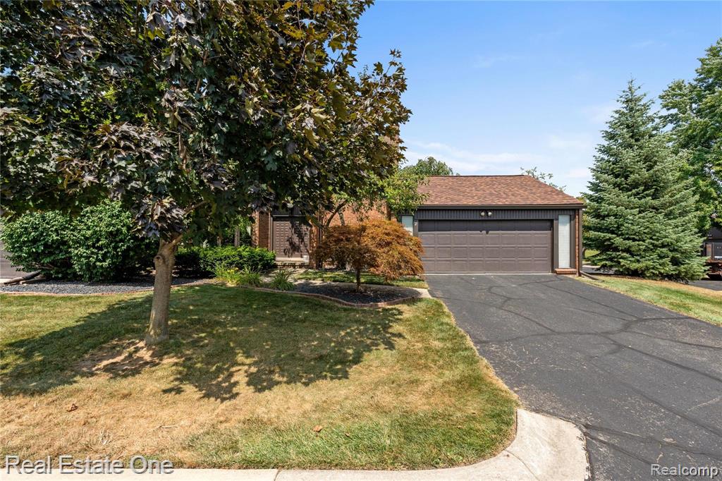 2 Brookwood Lane, Dearborn, MI 48120 — Photo 25