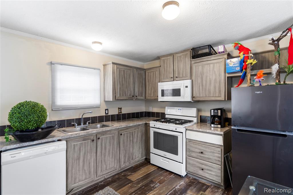 75 Woodridge Court, White Lake, MI — Photo 9