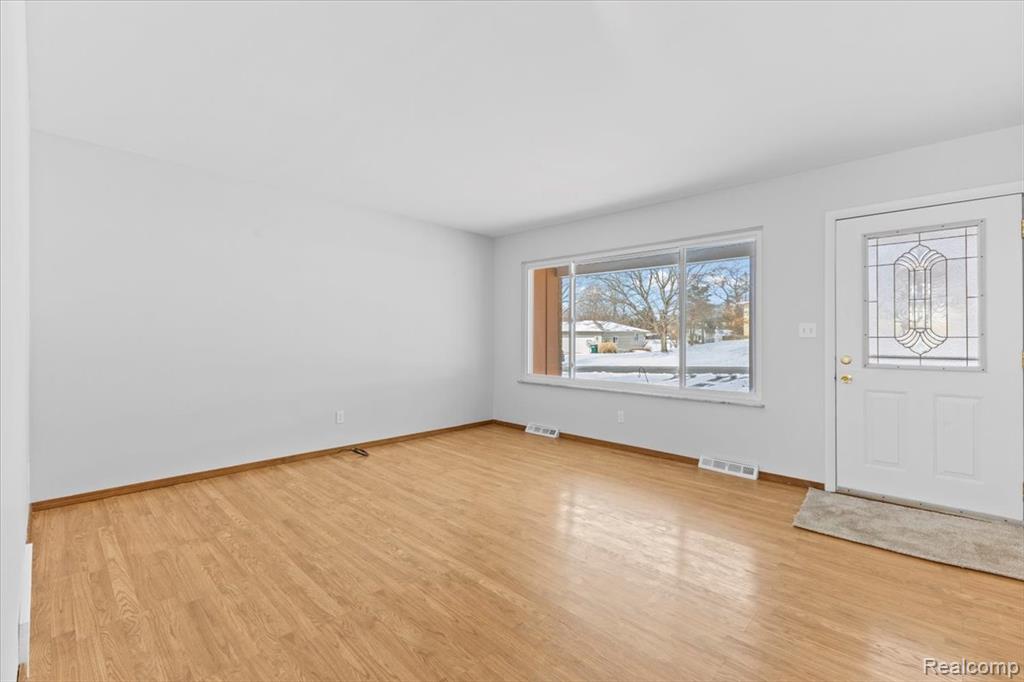 566 Eastridge Drive, Ortonville, MI 48462 — Photo 14