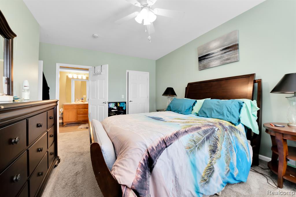 26604 KIRKWAY Circle, Woodhaven, MI 48183 — Photo 15