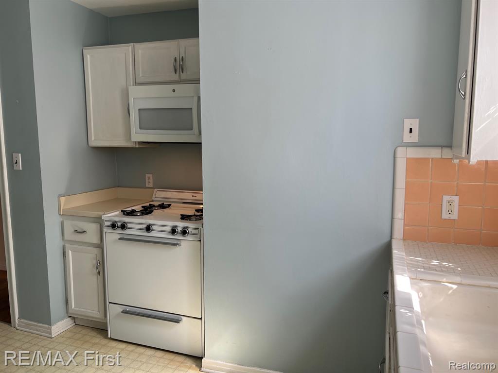 1618 Anita Avenue, Grosse Pointe Woods, MI 48236 — Photo 9