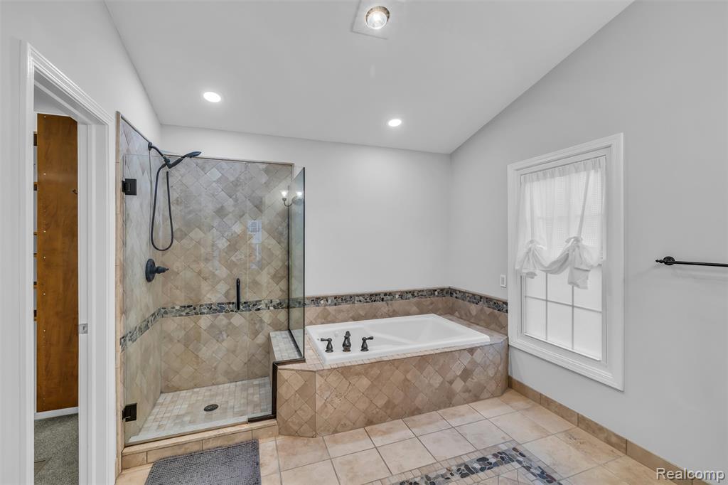 45077 Roundview Drive, Novi, MI — Photo 27