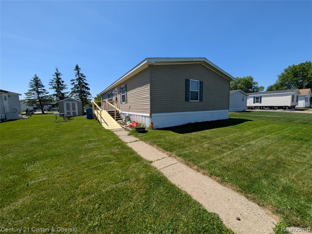 29319 Maple, Flat Rock, MI 48134 — Photo 18