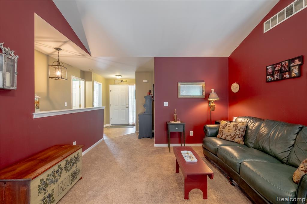 9006 Spring Brook Circle, Davison, MI 48423 — Photo 10