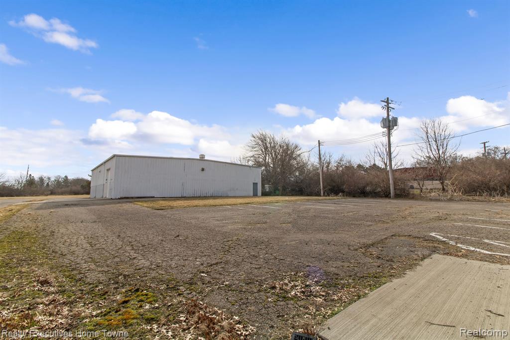 840 WHITNEY Drive, Lapeer, MI 48446 — Photo 43