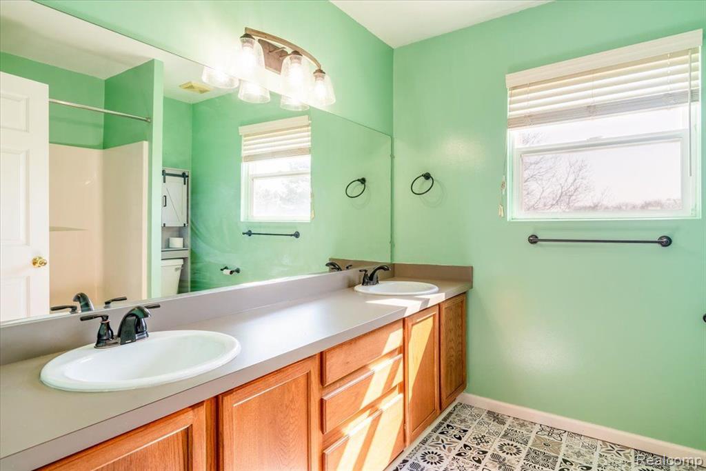 9429 MADISON Drive, Belleville, MI 48111 — Photo 21