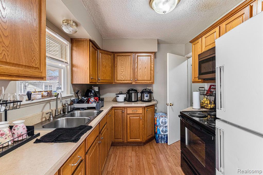 910 Dell Avenue, Flint, MI 48507 — Photo 8