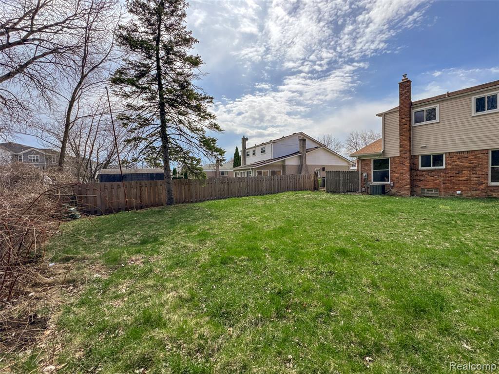 30110 Manor Drive, Madison Heights, MI 48071 — Photo 38