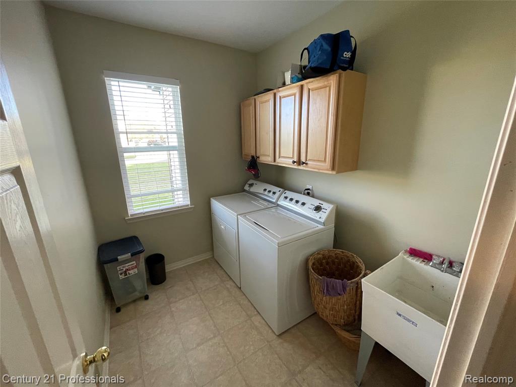 778 W Peninsula Court, Oxford, MI, 48371