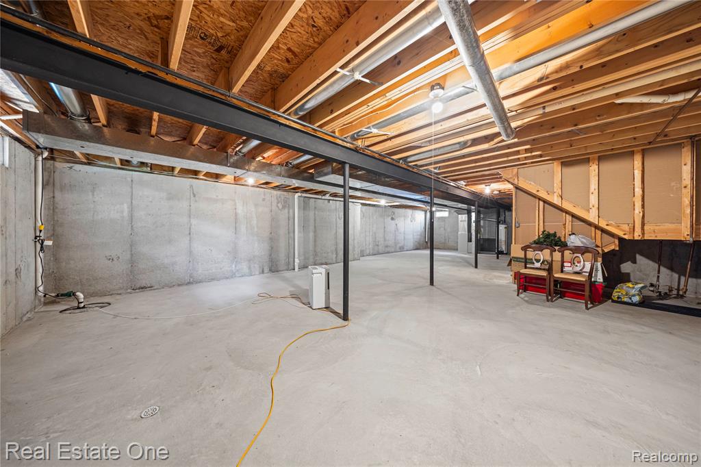 4364 Meadows Avenue, Burton, MI 48439 — Photo 33