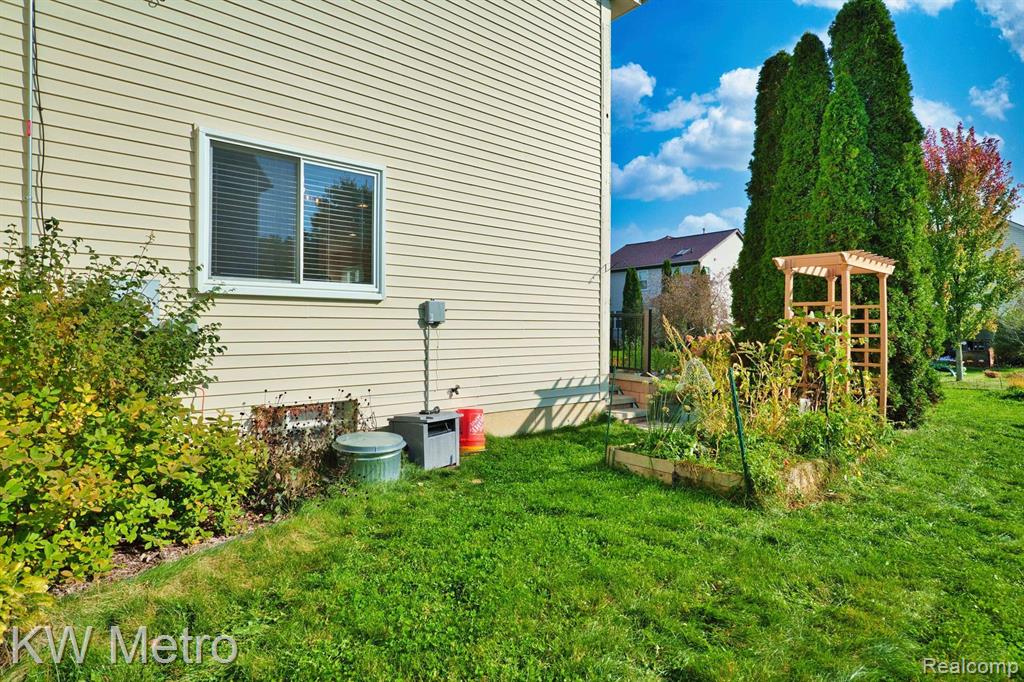 8590 BARRINGTON Drive, Ypsilanti, MI 48198 — Photo 3
