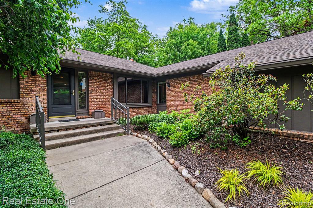 4757 Hardwoods Drive, West Bloomfield, MI 48323 — Photo 6