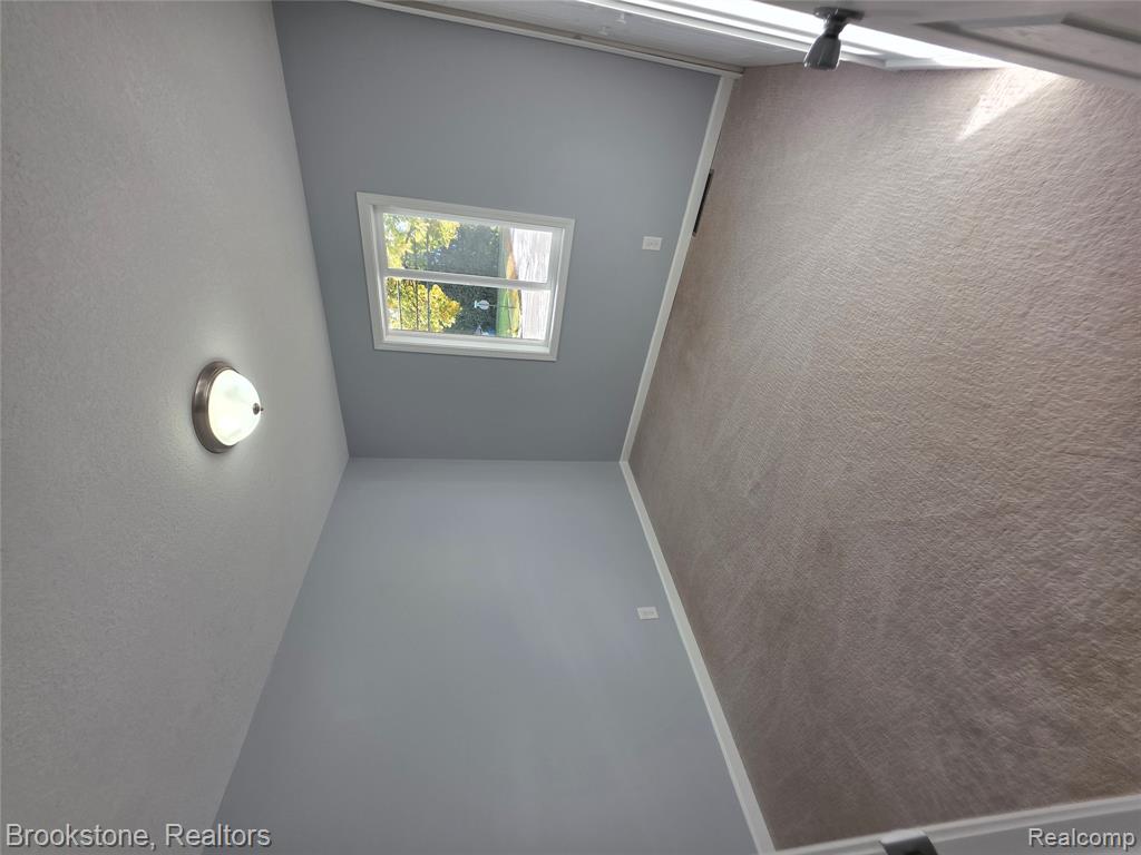 420 Sunnyside Drive, Flushing, MI 48433 — Photo 18
