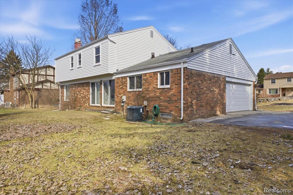 5634 Stratford Drive, West Bloomfield, MI — Photo 41