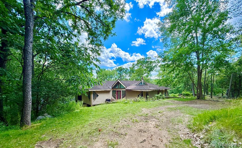 7285 Parkwood Drive, Fenton, MI 48430 — Photo 4