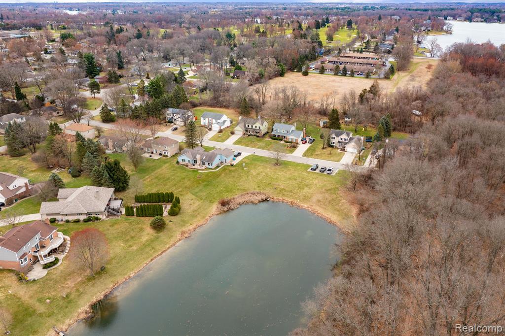9043 Woods Edge Drive, Commerce Twp, MI 48382 — Photo 54