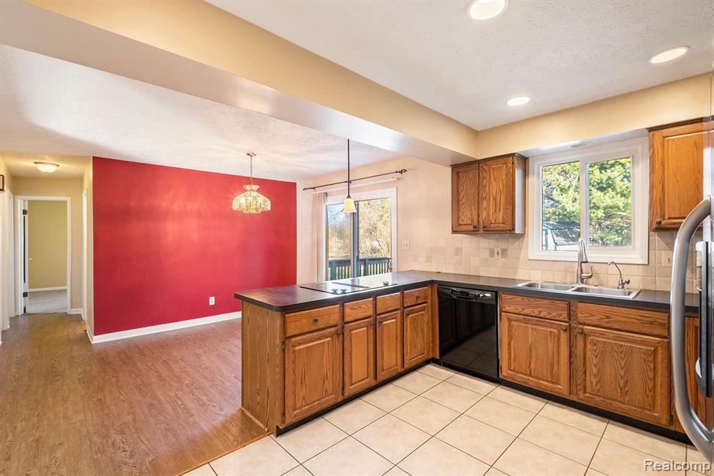 9170 ROBERT BURKE Drive, Brighton, MI 48116 — Photo 10