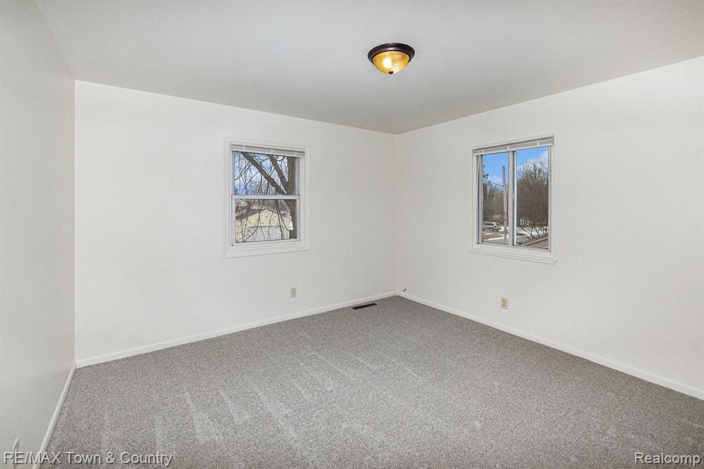 537 SPRING Lane, Flushing, MI 48433 — Photo 12