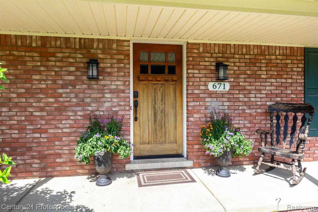 671 Bridgestone Drive, Rochester Hills, MI 48309 — Photo 4