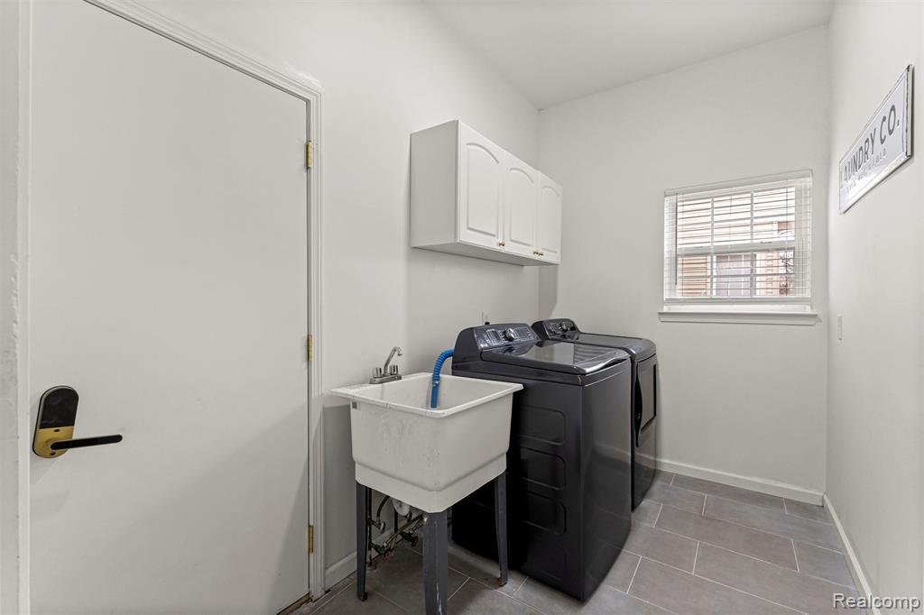 1065 Equestrian Drive, South Lyon, MI, 48178