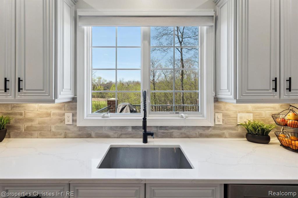 45933 TOURNAMENT Drive, Northville, MI 48168 — Photo 20