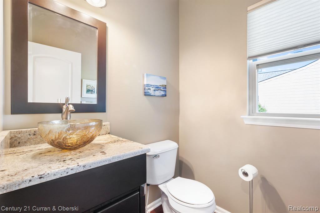 1086 Paddock Drive, South Lyon, MI 48178 — Photo 36