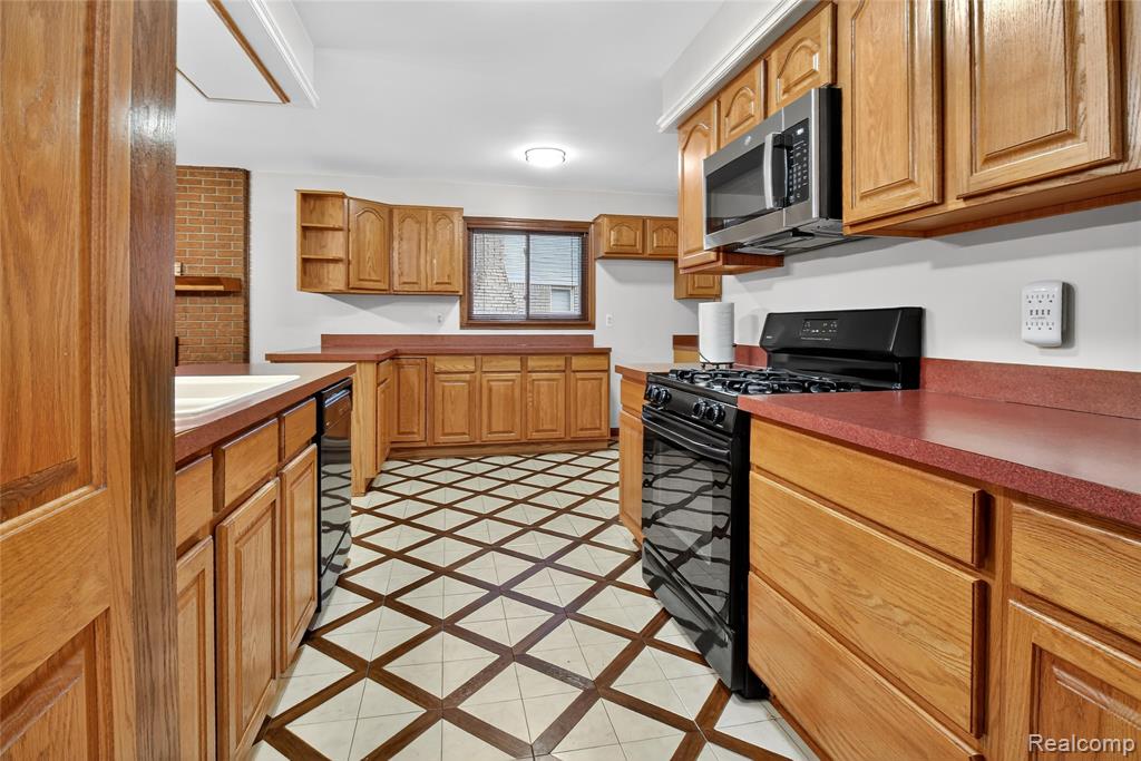 4429 Lancashire Court, Troy, MI 48085 — Photo 19