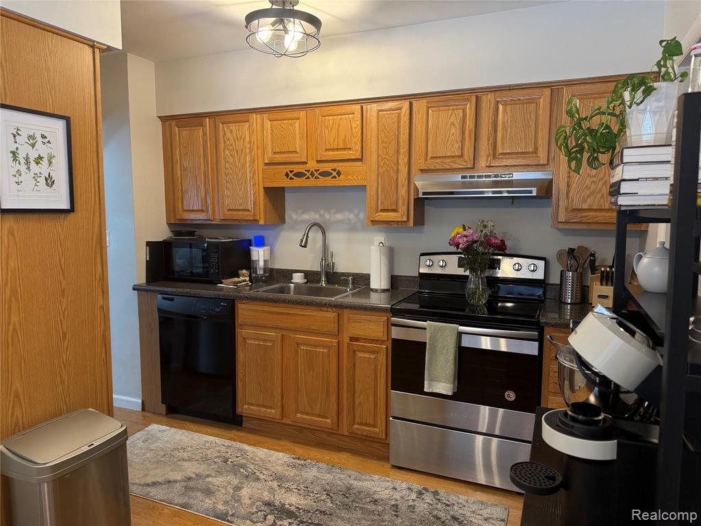 4430 Green Lake Road, West Bloomfield, MI 48323 — Photo 4