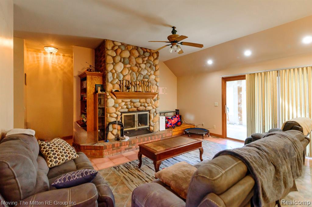 46901 EXECUTIVE Drive, Belleville, MI 48111 — Photo 4