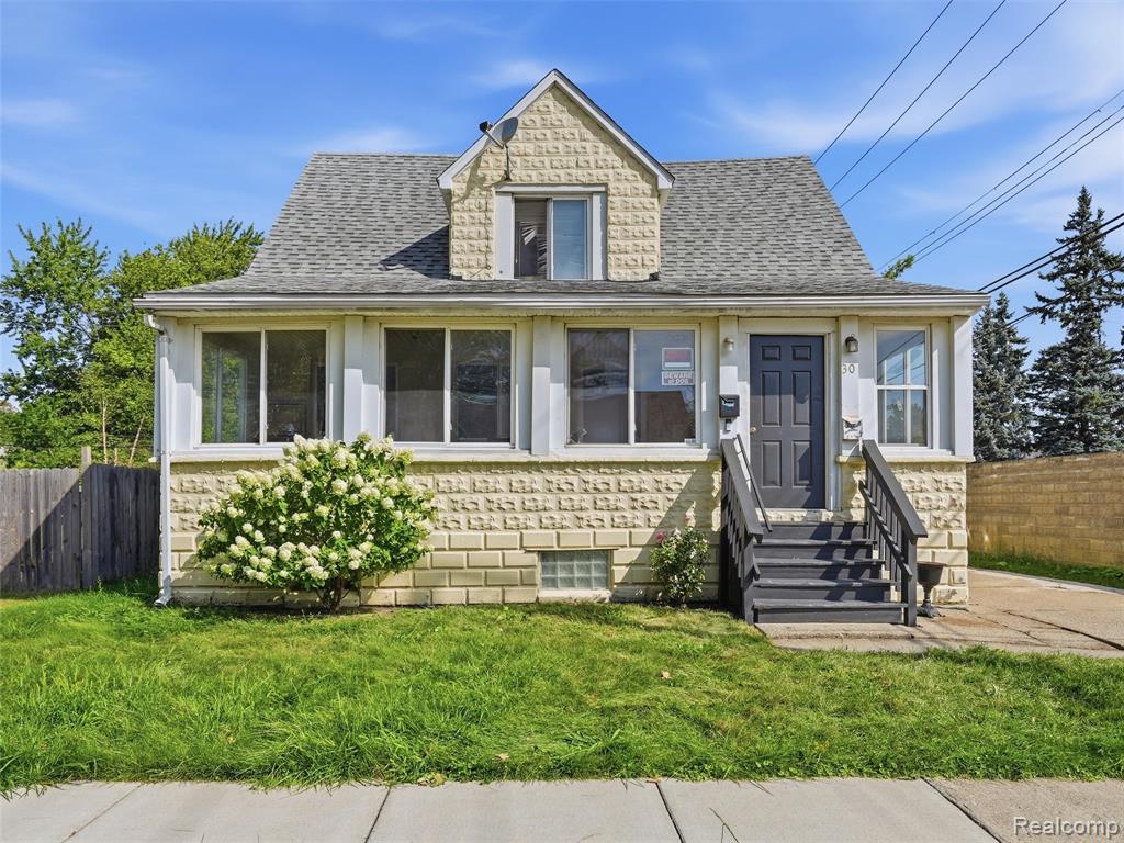 30 W Granet Avenue, Hazel Park, MI 48030