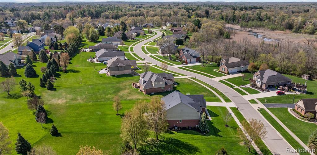 801 Watersmeet Drive, Oxford, MI 48371 — Photo 11