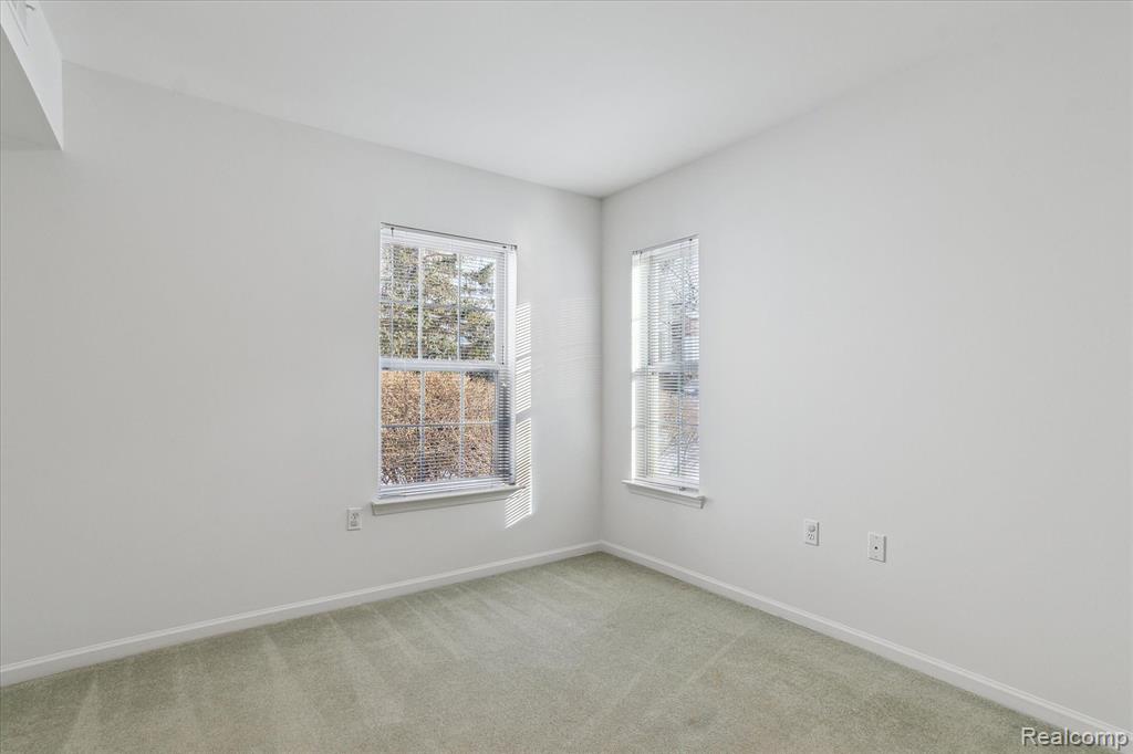 2670 S KNIGHTSBRIDGE Circle, Ann Arbor, MI 48105 — Photo 25
