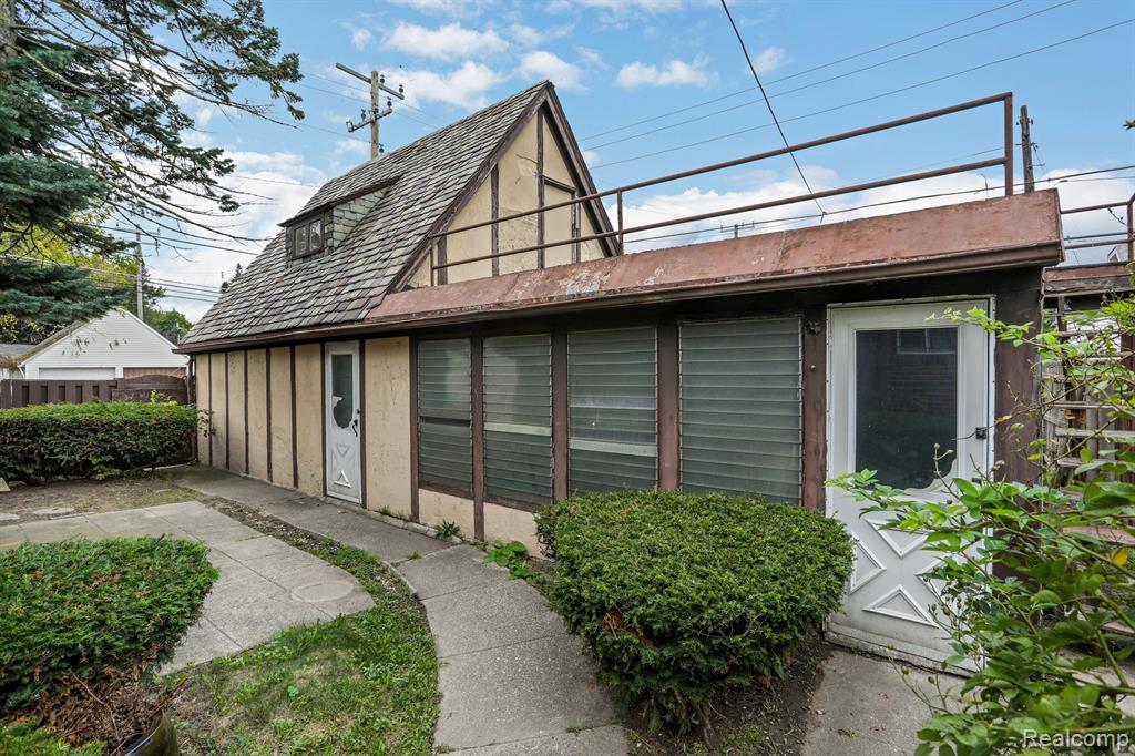 8691 E OUTER Drive, Detroit, MI 48213 — Photo 39