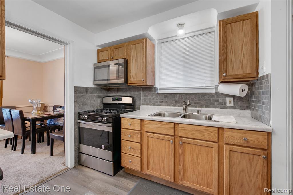 6731 Heyden Street, Dearborn Heights, MI 48127 — Photo 11