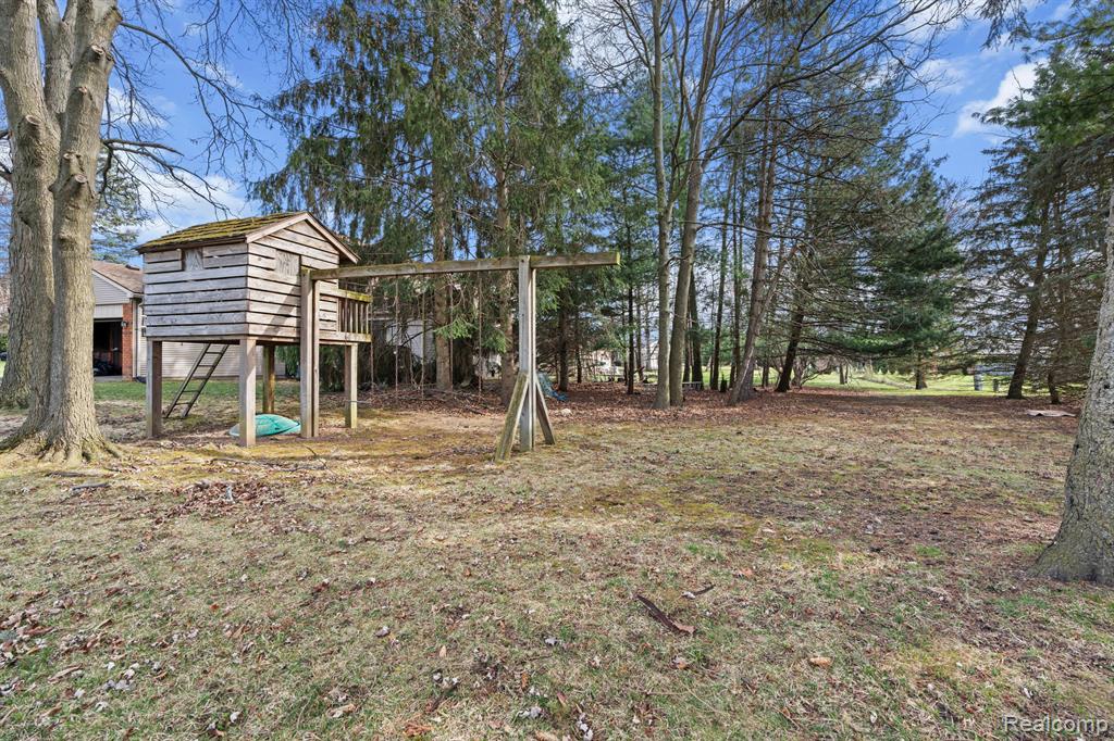 643 Pine Tree Court, Walled Lake, MI 48390 — Photo 29