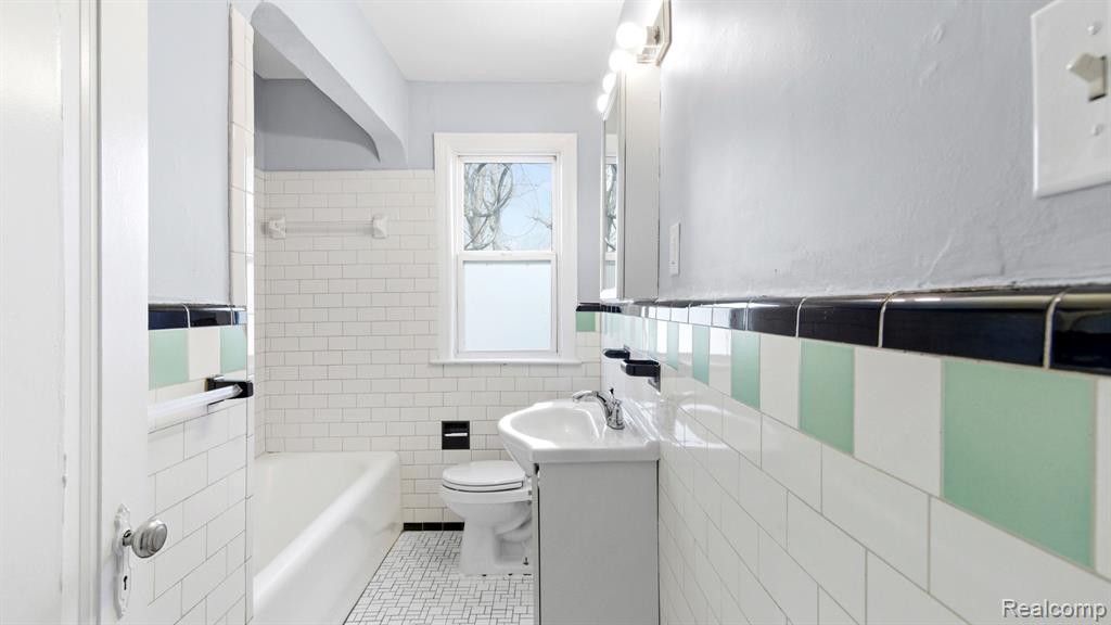 2858 Fort Park Boulevard, Lincoln Park, MI 48146 — Photo 17