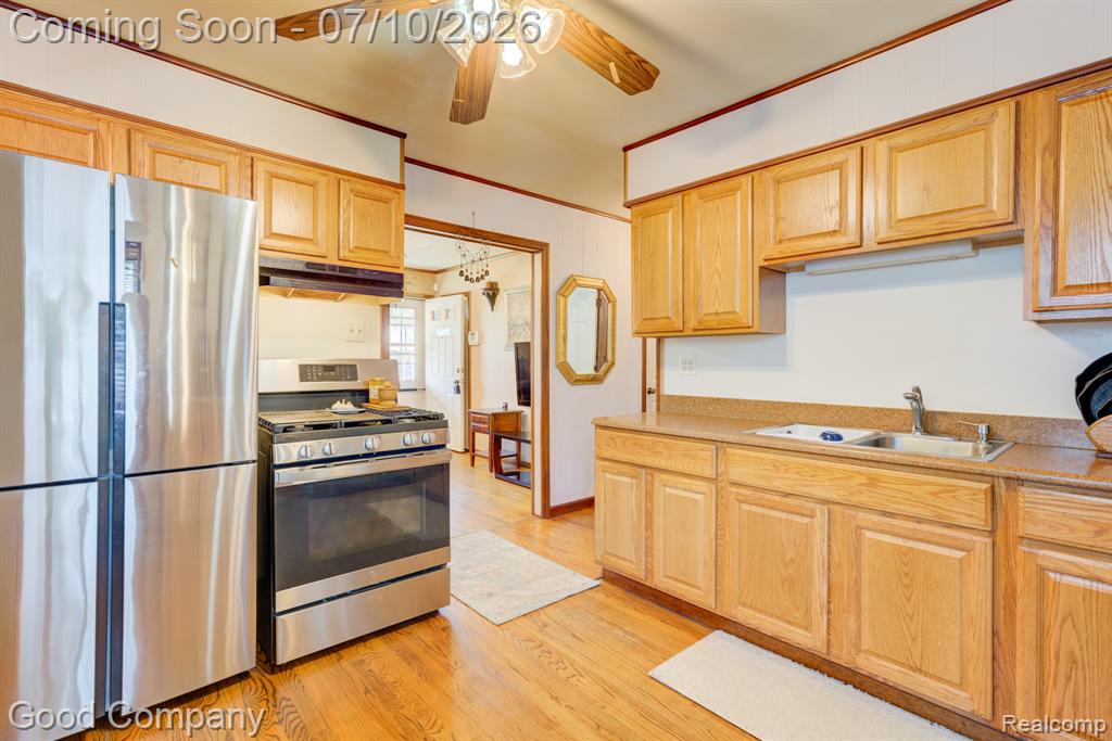 520 E Hudson Avenue, Madison Heights, MI 48071 — Photo 9