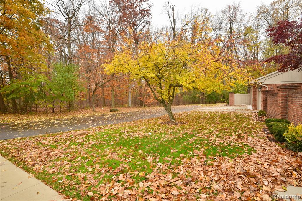 7296 Green Farm Road, West Bloomfield, MI — Photo 26