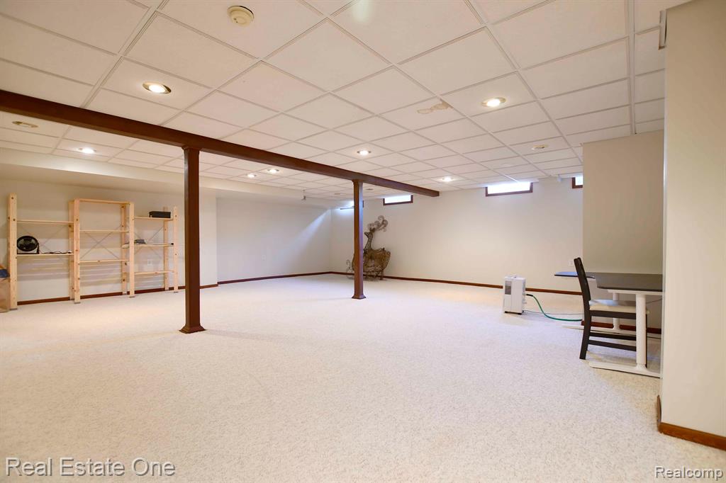 685 ESSEX Drive, Rochester Hills, MI 48307 — Photo 35