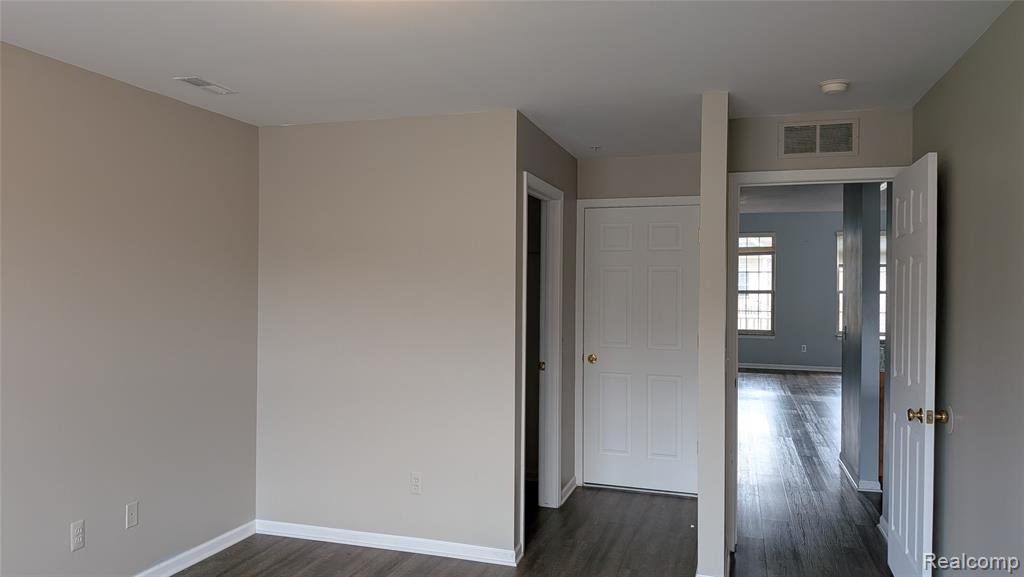 413 VILLAGE Drive, Walled Lake, MI 48390 — Photo 33