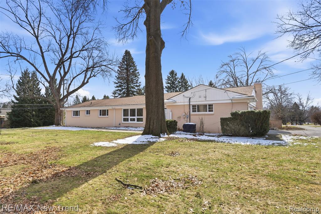 1043 Westview Road, Bloomfield Hills, MI 48304 — Photo 38